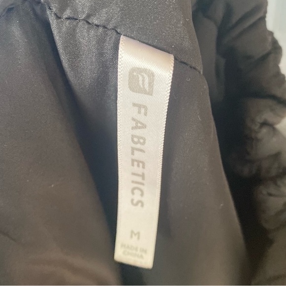 FABLETICS zip up puffer jacket multiple pockets women’s size M. - Picture 3 of 3